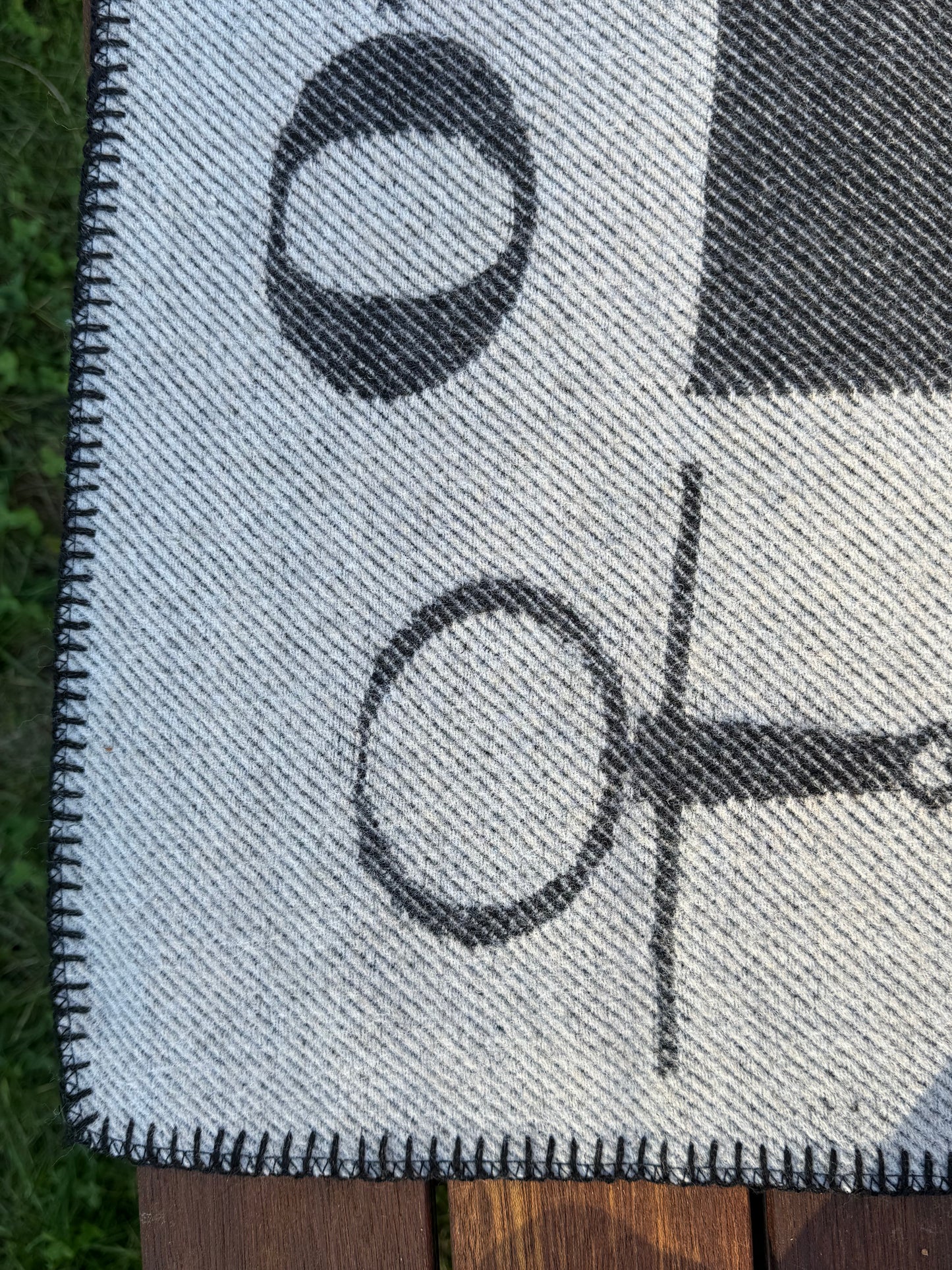 B Vertigo Blanket
