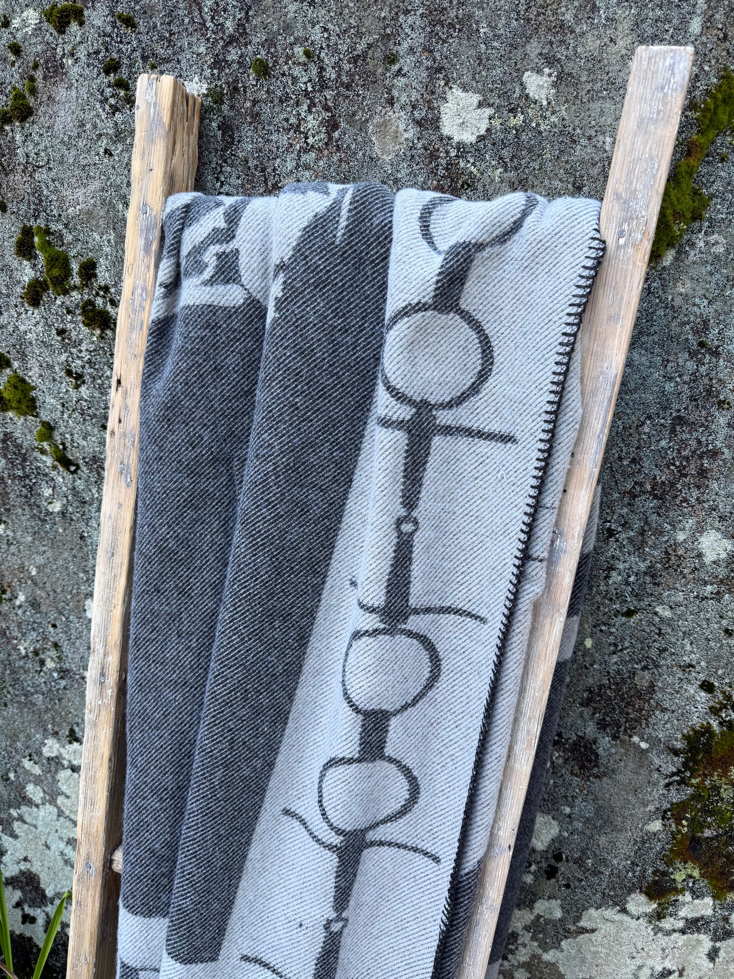 B Vertigo Blanket
